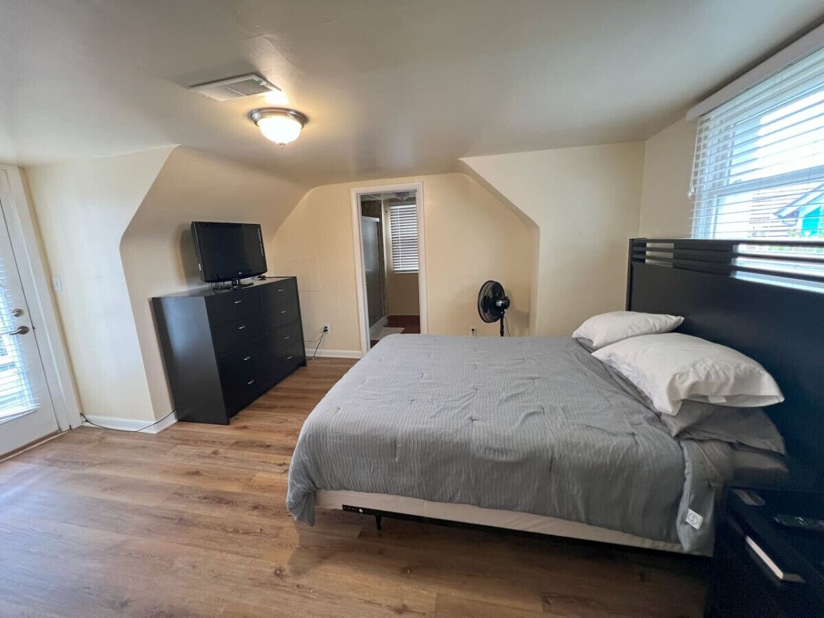 4 habitaciones, tabla de planchar con plancha y wifi gratis 