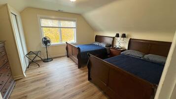 4 bedrooms, iron/ironing board, free WiFi, bed sheets