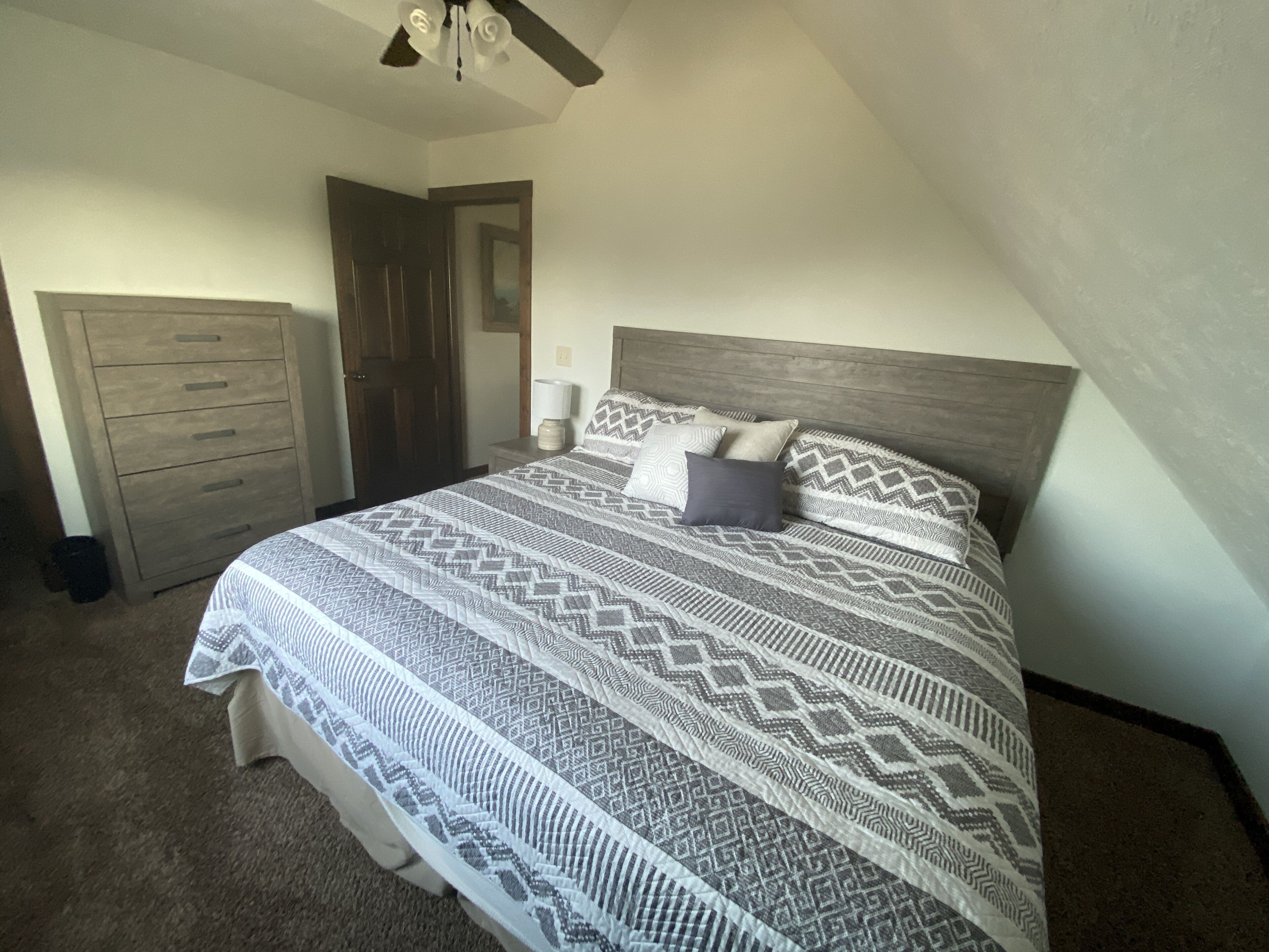 4 chambres, fer et planche à repasser, Wi-Fi gratuit, draps fournis