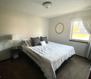 4 bedrooms, iron/ironing board, free WiFi, bed sheets