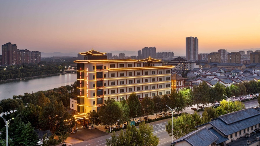 Ramada Encore by Wyndham Linqu Downtown