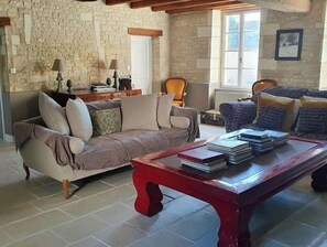 TV, fireplace, DVD player, foosball - Beautifully restored farmhouse and grounds in the heart of a picturesque village (Macqueville)