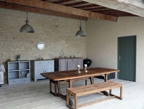 Outdoor dining - Beautifully restored farmhouse and grounds in the heart of a picturesque village (Macqueville)