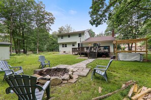Property grounds - Large home & 5 min to Kalahari, Gather here at WOODLAND RETREAT! (Pocono Summit)