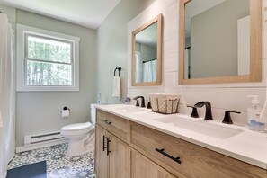 Combined shower/bathtub, hair dryer, towels, soap - Large home & 5 min to Kalahari, Gather here at WOODLAND RETREAT! (Pocono Summit)