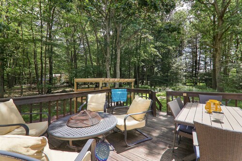 Large home & 5 min to Kalahari, Gather here at WOODLAND RETREAT!