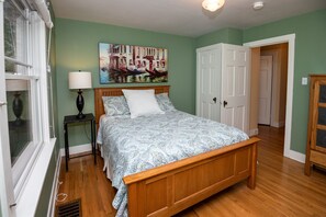 4 bedrooms, iron/ironing board, free WiFi, bed sheets