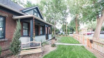 House, Multiple Beds (216. W. Myrtle St.) | Exterior