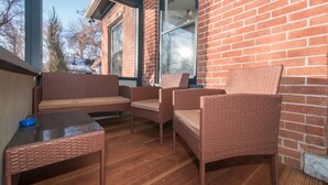 Nhà, nhiều giường (216. W. Myrtle St.) | Ban công
