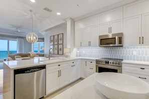 Fridge, microwave, oven, stovetop - Oceanfront | Penthouse Ocean Place | Fully Renovated | Luxury Furnishings | Near the Ritz Carlton (Fernandina Beach)