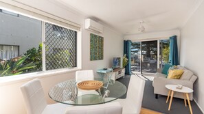 TV - Seawest 1 | Entrance Harbour Street (Yamba)