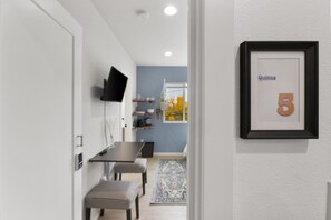 Standard Room | Individually decorated, free WiFi, bed sheets - Ballard's sweet suites (Seattle)