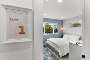 Standard Room | Individually decorated, free WiFi, bed sheets - Ballard's sweet suites (Seattle)