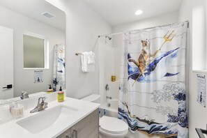 Standard Room | Bathroom
