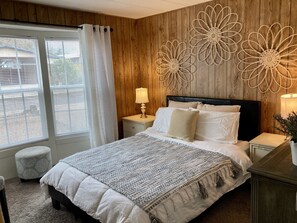 2 soverom, skrivebord, strykejern/-brett og wi-fi (inkludert)