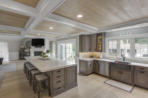 Fridge, microwave, oven, stovetop - Luxury Living_Cape Cod, a True Resort Destination  (Yarmouth Port)