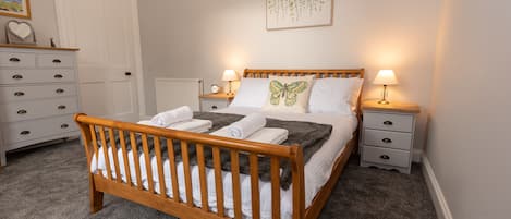 2 bedrooms, iron/ironing board, travel cot, free WiFi