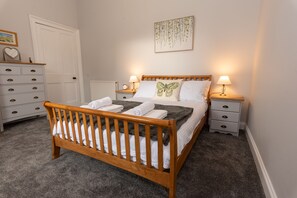 2 bedrooms, iron/ironing board, travel cot, free WiFi