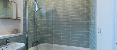 Combined shower/tub, hair dryer, slippers, towels