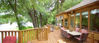 Tranquil Texoma Lake House w/ private lake on .5 acres & steps from Lake Texoma