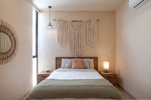 Deluxe Apartment | Free WiFi, bed sheets