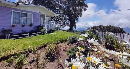 Private Valley View Cabin near Irazú - 100 Mbps WiFi & Full Kitchen