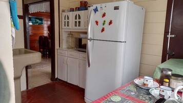 Fridge, microwave, oven, coffee/tea maker