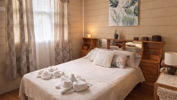 2 bedrooms, desk, iron/ironing board, free WiFi