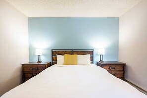 Appart'hôtel, plusieurs lits, bain à remous | 2 chambres, décoration personnalisée, ameublement personnalisé