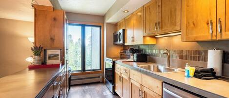 Condo, Multiple Beds, Hot Tub | Private kitchen
