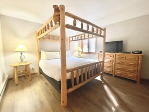 Apartment, Mehrere Betten, Poolzugang | 2 Schlafzimmer, individuell dekoriert, individuell eingerichtet