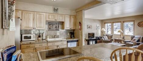 Condo, Multiple Beds, Pool Access | Private kitchen | Fridge, microwave, oven, stovetop