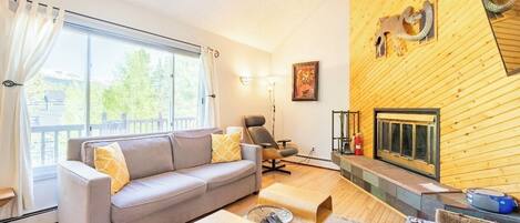 Televisión de pantalla plana de 40 pulgadas con canales por cable