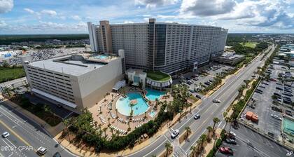 Lavish King Suite With 5 Pools and 2 Hot Tubs!