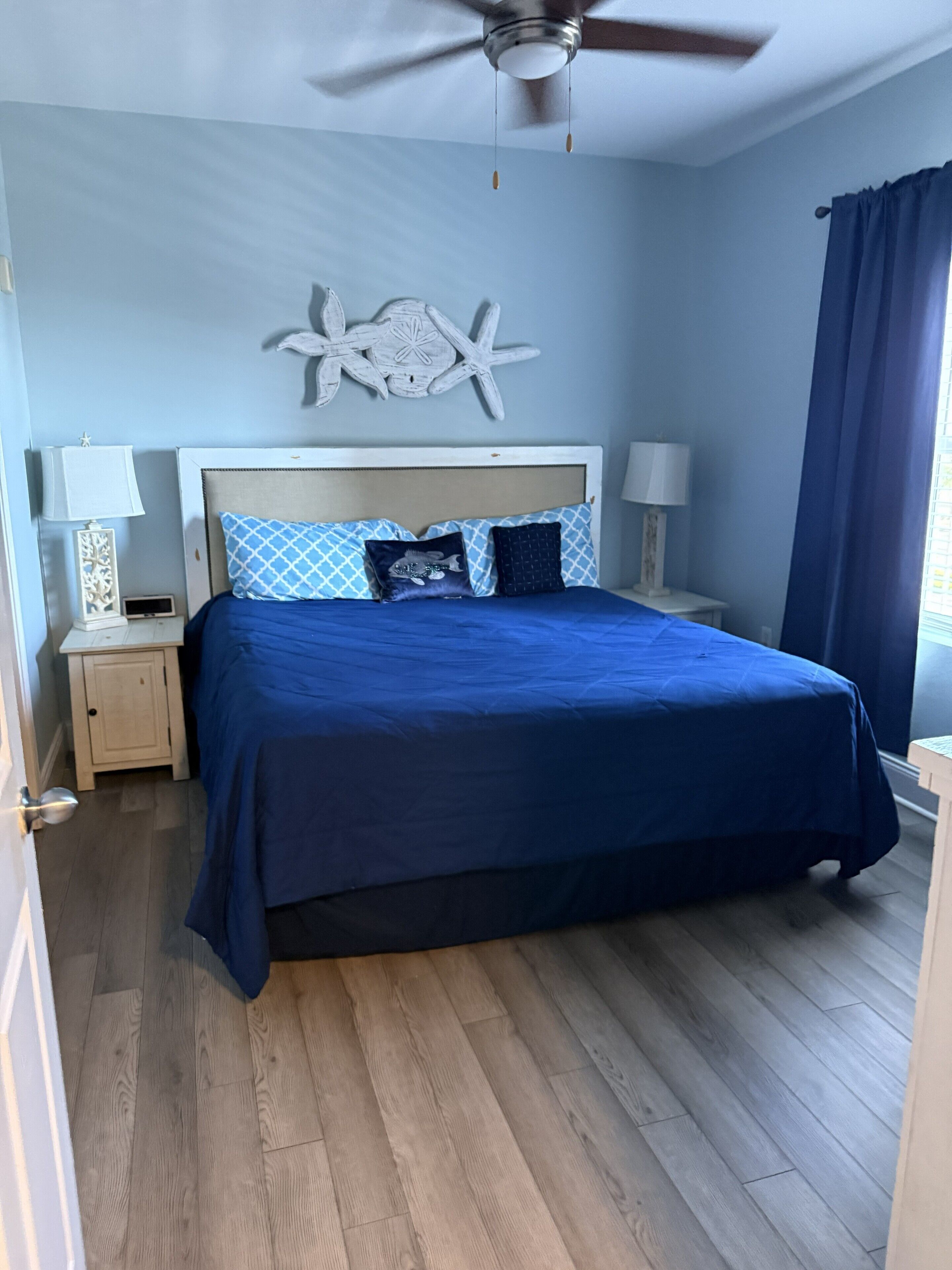3 bedrooms, desk, iron/ironing board, travel cot