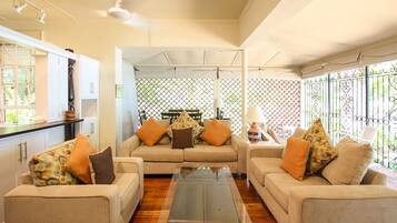 House, 3 Bedrooms | Living area