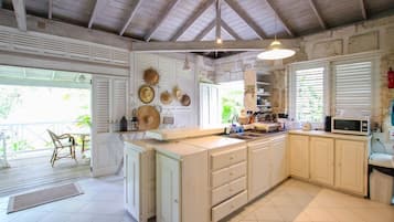 Casa, 2 habitaciones | Cocina privada | Refrigerador, horno, parrilla de estufa y lavavajillas