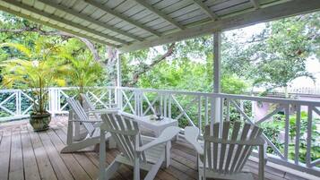 House, 2 Bedrooms | Balcony