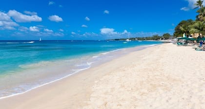 Large Townhouse with Plunge Pool, 3 mins from Beach - Turtle View 2 by BSL Rentals