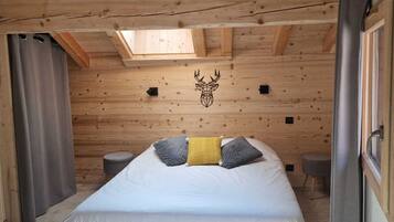 4 slaapkamers, een strijkplank/strijkijzer, reisbedje, gratis wifi