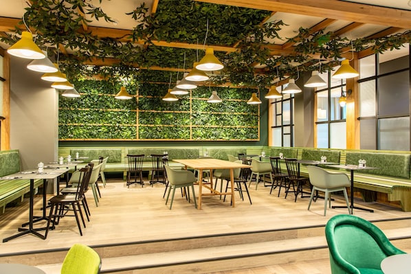 Päivittäinen buffetaamiainen (17.9 EUR per henkilö)