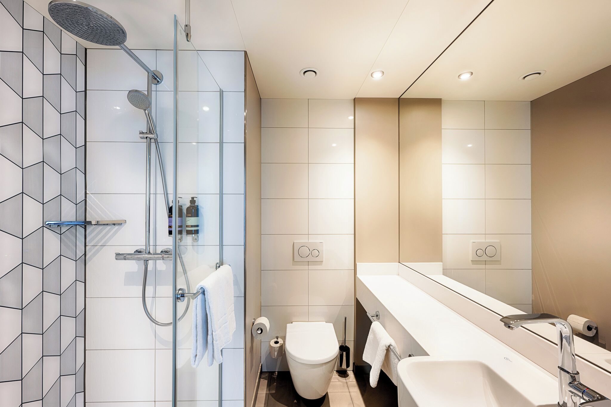 Superior-Doppelzimmer | Badezimmer | Handtücher, Seife, Toilettenpapier