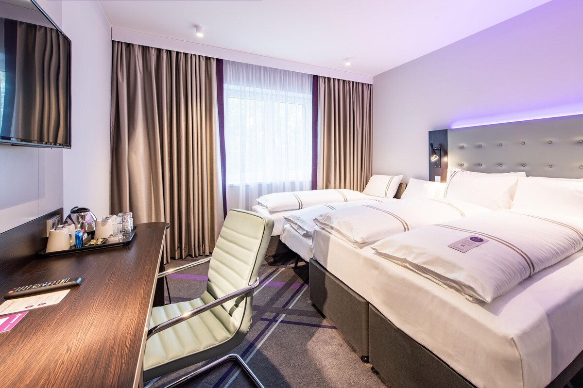 Standard Quadruple Room | Soundproofing, WiFi (free), bed sheets