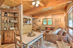 TV, DVD player - Quiet Max Meadows Cabin, 12 Acres of Property (Max Meadows)