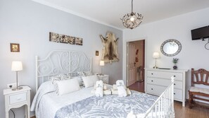 3 habitaciones, tabla de planchar con plancha, cuna de viaje y wifi