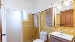 Shower, hair dryer - Villa El Tinao Frigiliana by Ruralidays (Málaga)