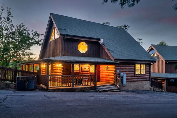 A log cabin with a porch, a large circular window, and a satellite dish. - Pet Friendly! Views, Pool, 7mi to Dollywood, Golf (Sevierville)