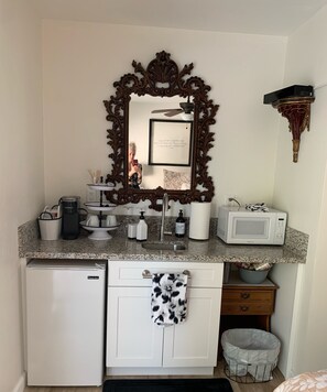 Fridge, microwave, coffee/tea maker, electric kettle