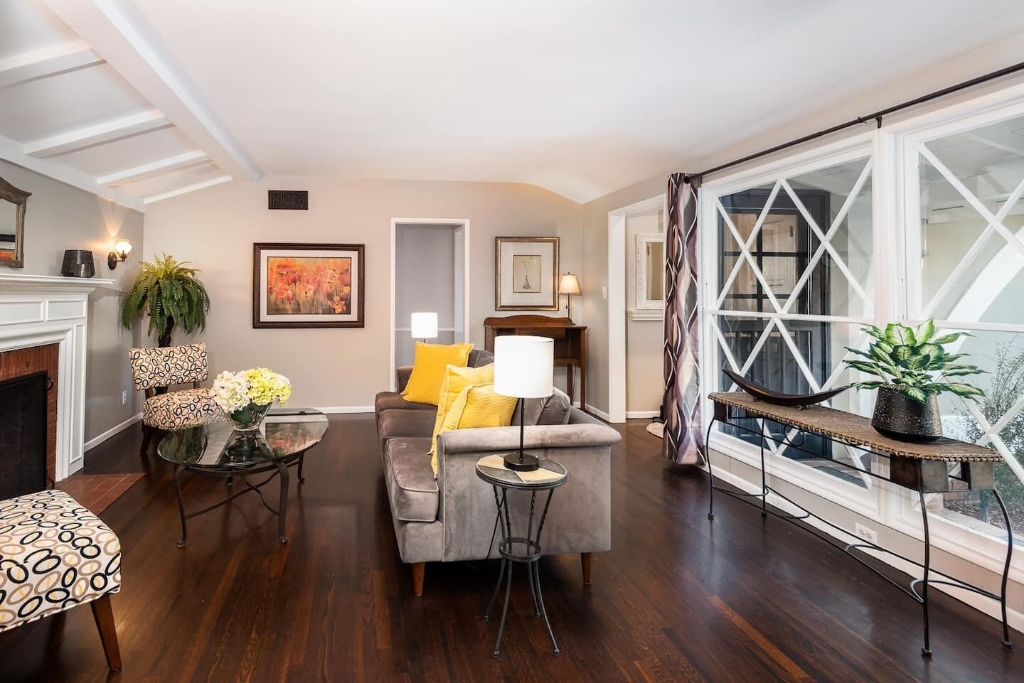 Smart TV, fireplace, stereo