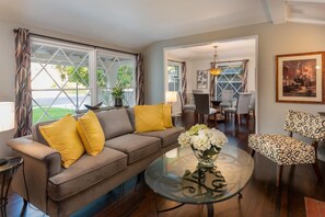 Smart-TV, Kamin, Stereoanlage